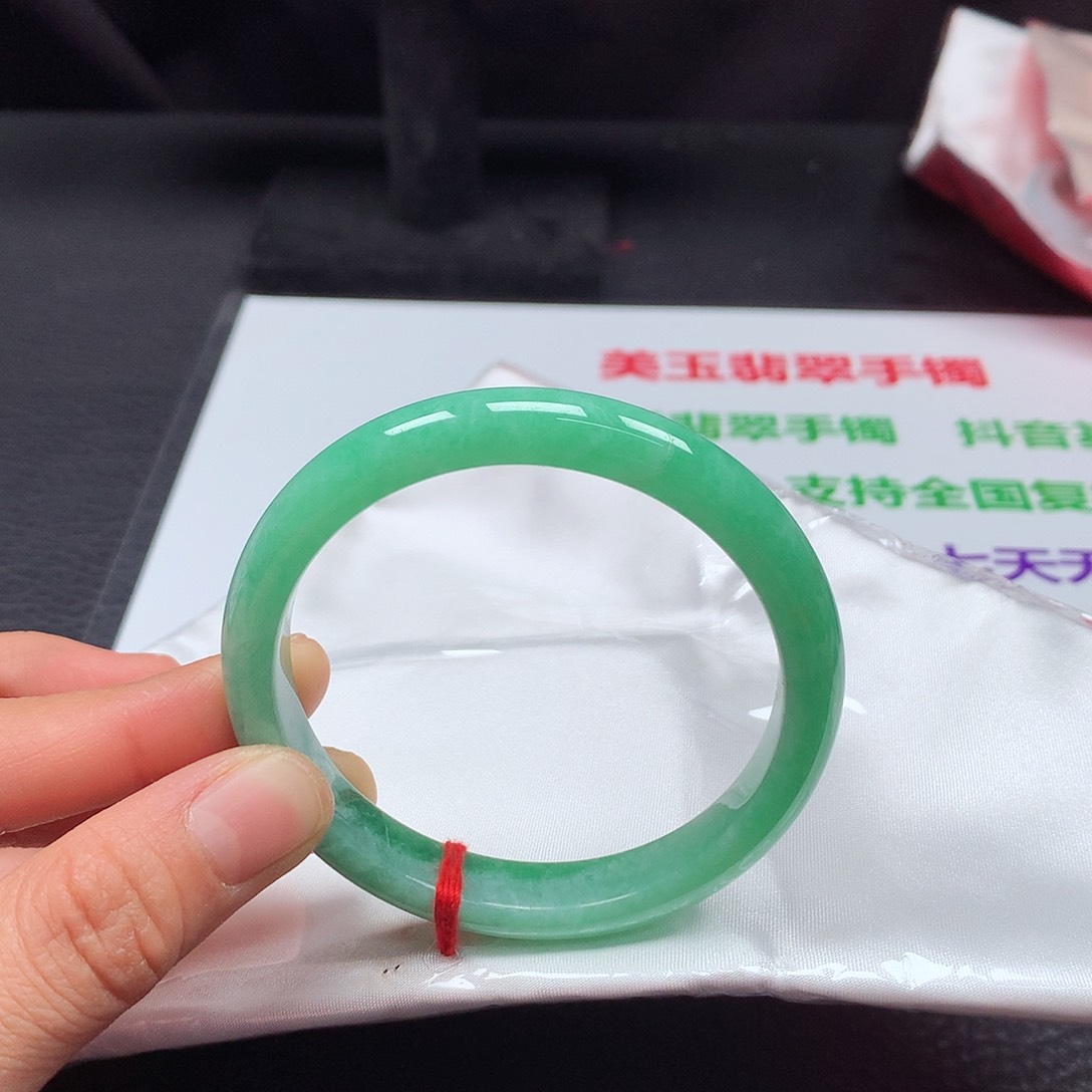 翡翠手镯未镶嵌57圈