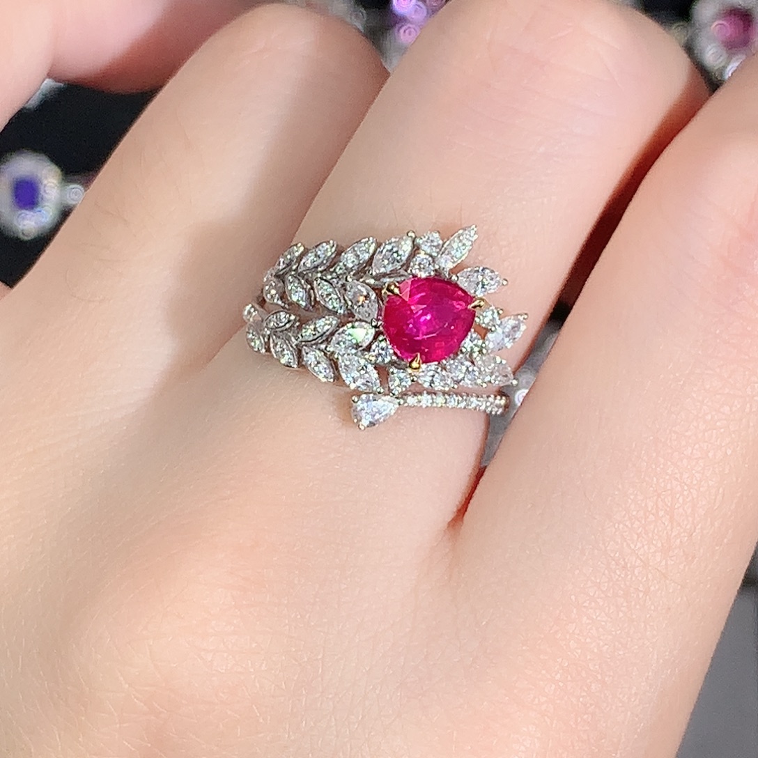 红宝石18K金镶嵌戒指1.02ct/天然宝石/七天无理由