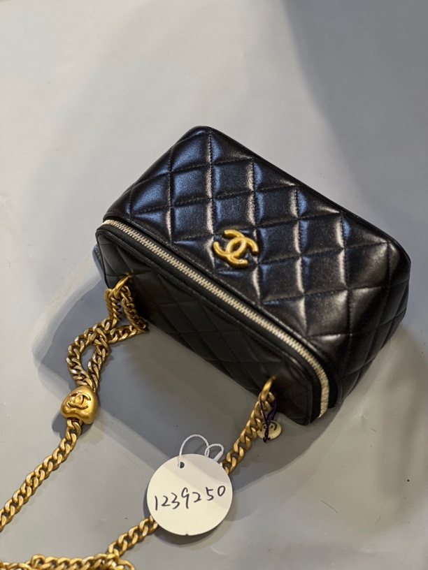 95新 Chanel/香奈儿 夏七中古/黑金爱心盒子/单肩包1239250