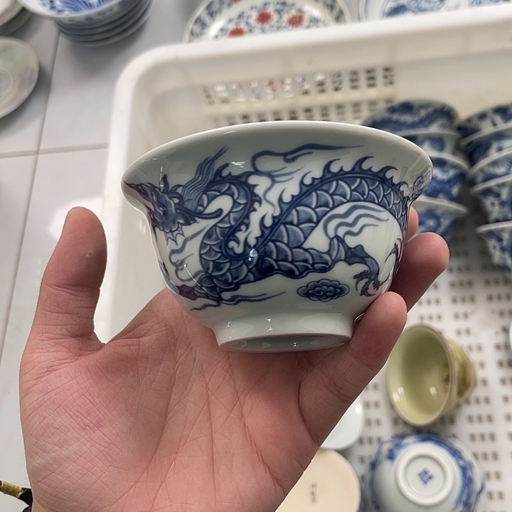 瓷片景德镇青花铠甲龙主人杯