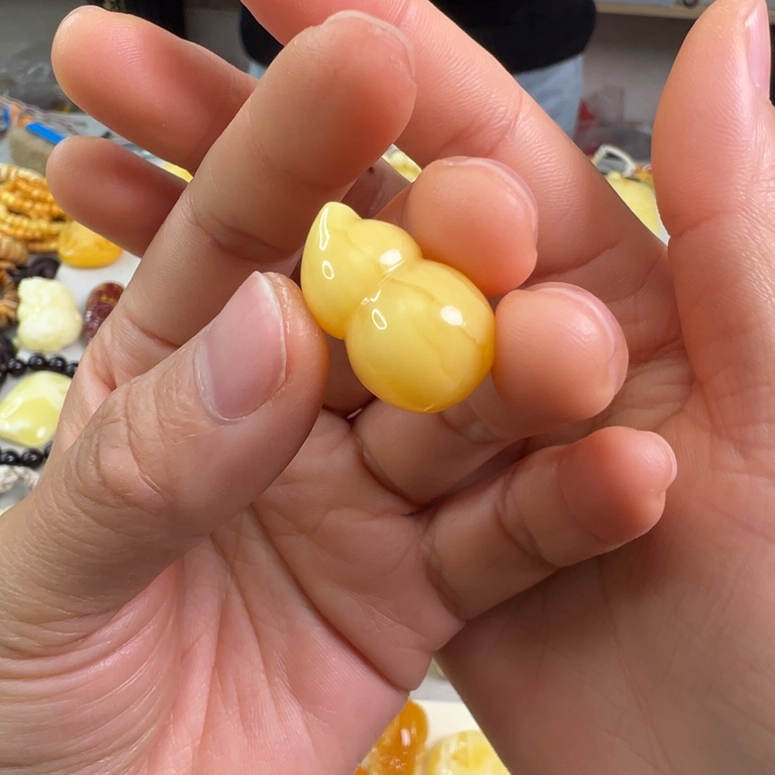 蜜蜡裸石未镶嵌蜜蜡