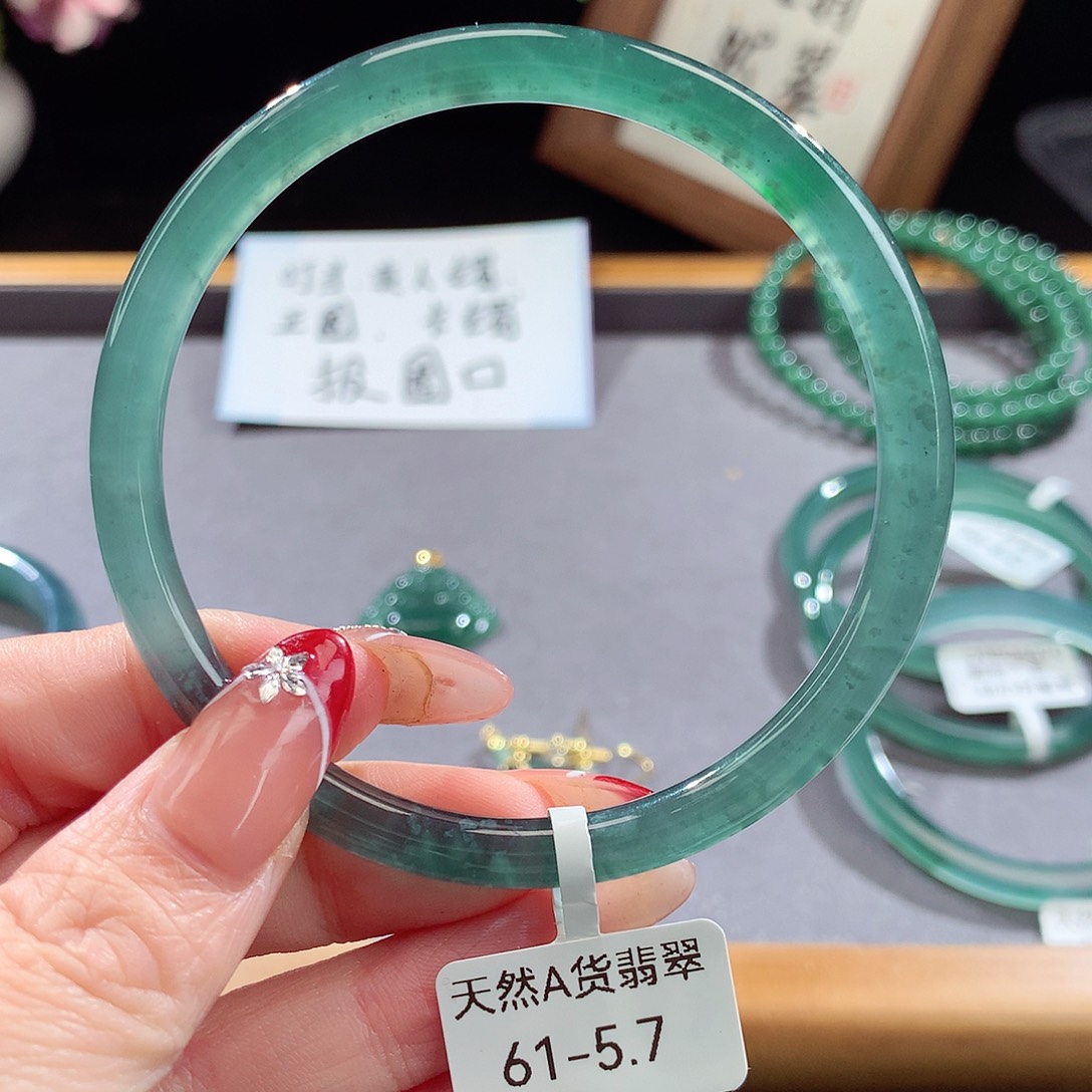 翡翠手镯（圆镯）未镶嵌