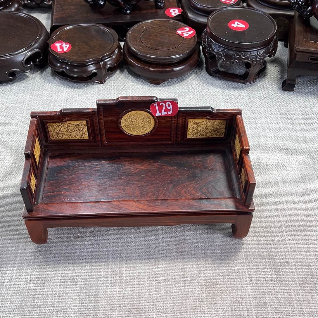 红木底座精雕工艺品