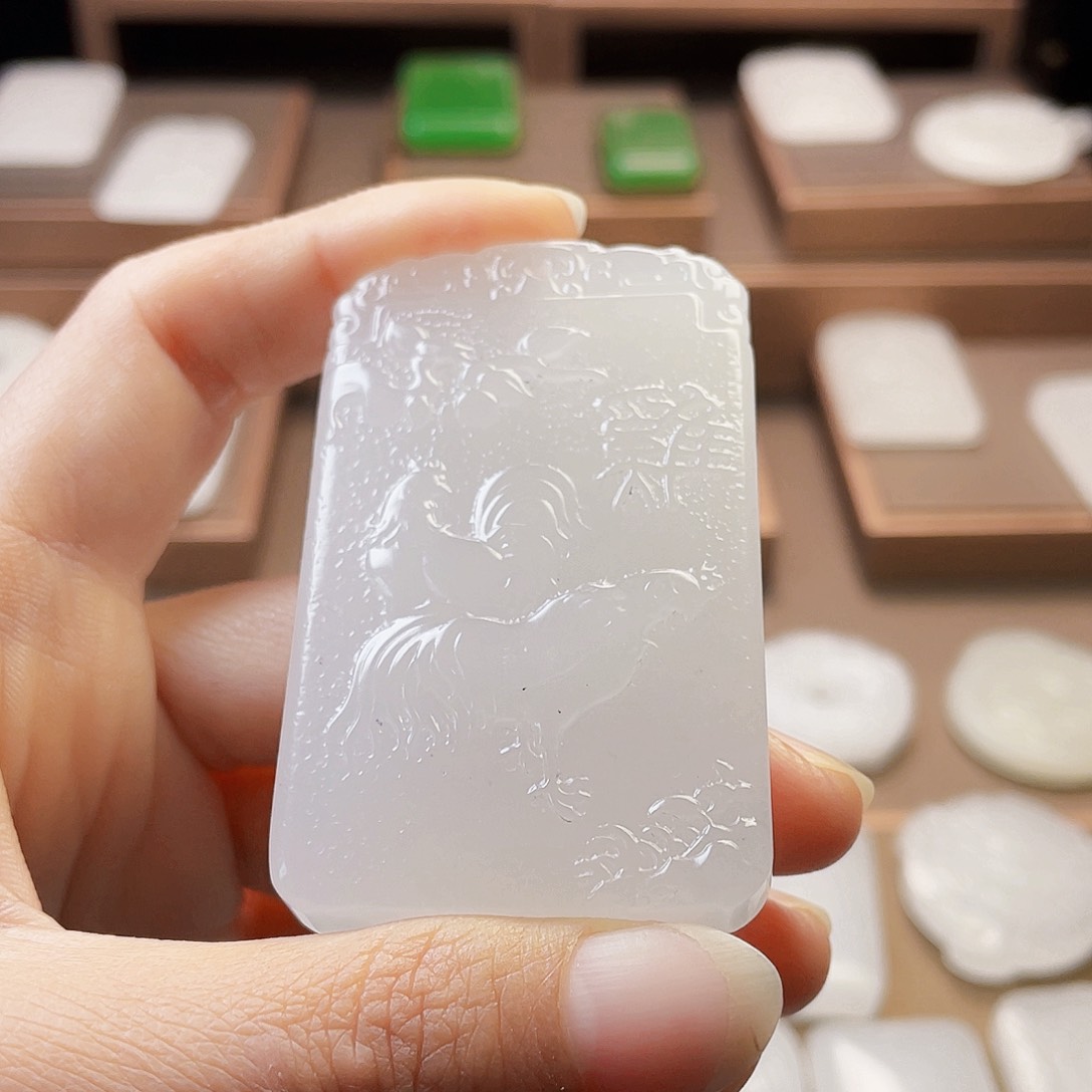 石英质玉（金丝玉）颈饰未镶嵌六*?