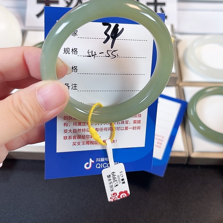 和田玉手镯未镶嵌?****丶