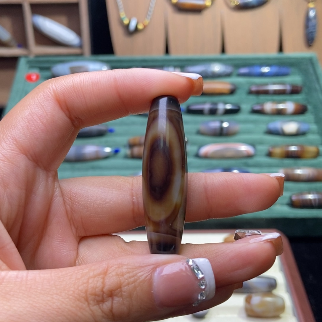 吴***水玛瑙/玉髓未镶嵌颈饰