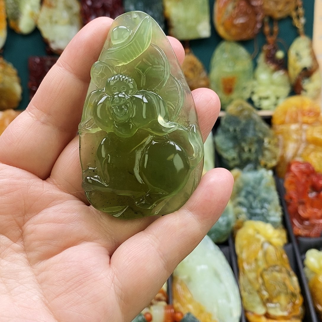 蛇纹石玉未镶嵌颈饰生肖猪