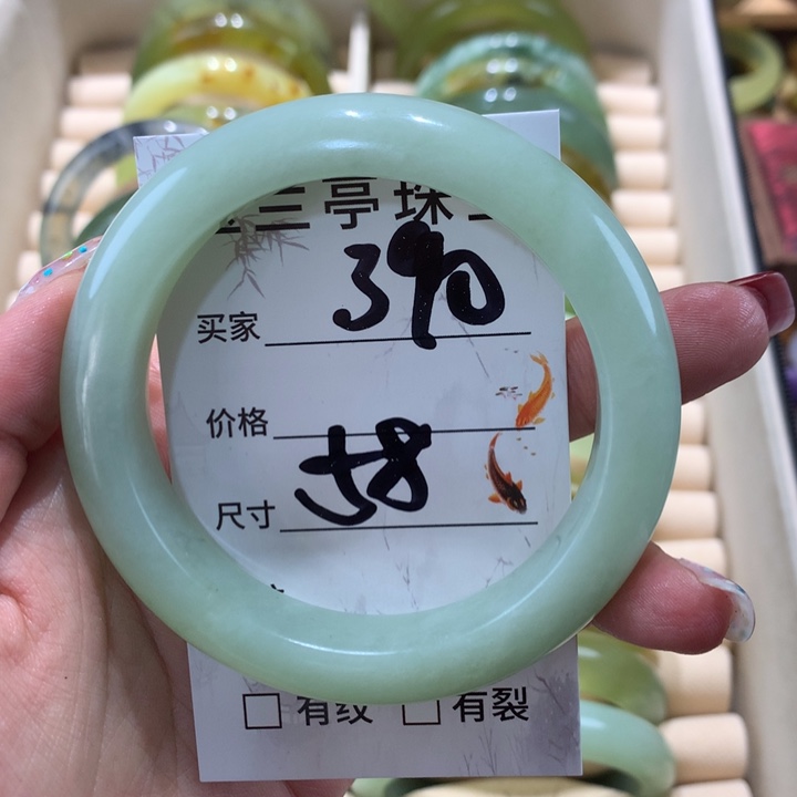 蛇纹石玉手镯未镶嵌?*