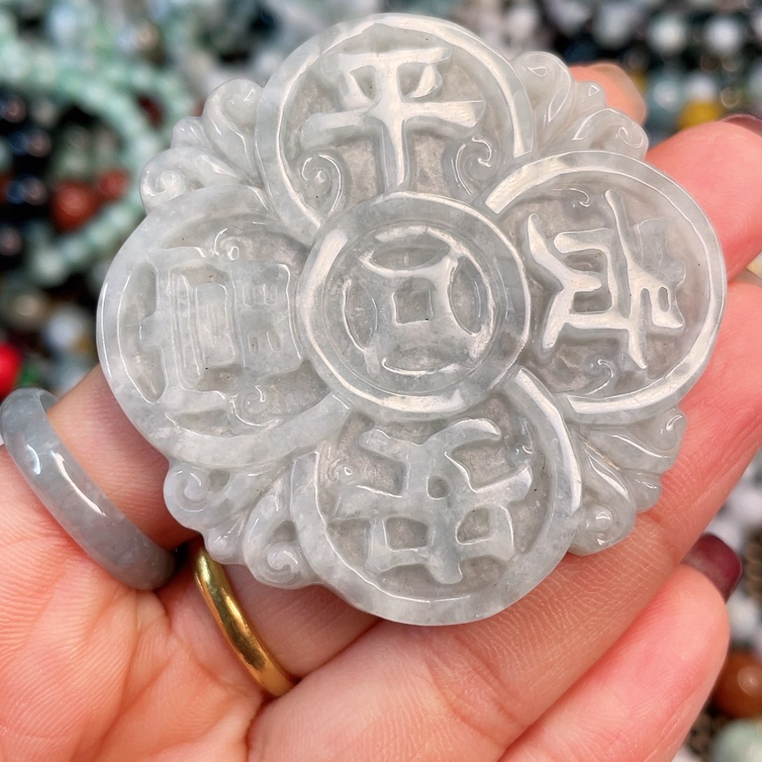 翡翠颈饰未镶嵌翡翠