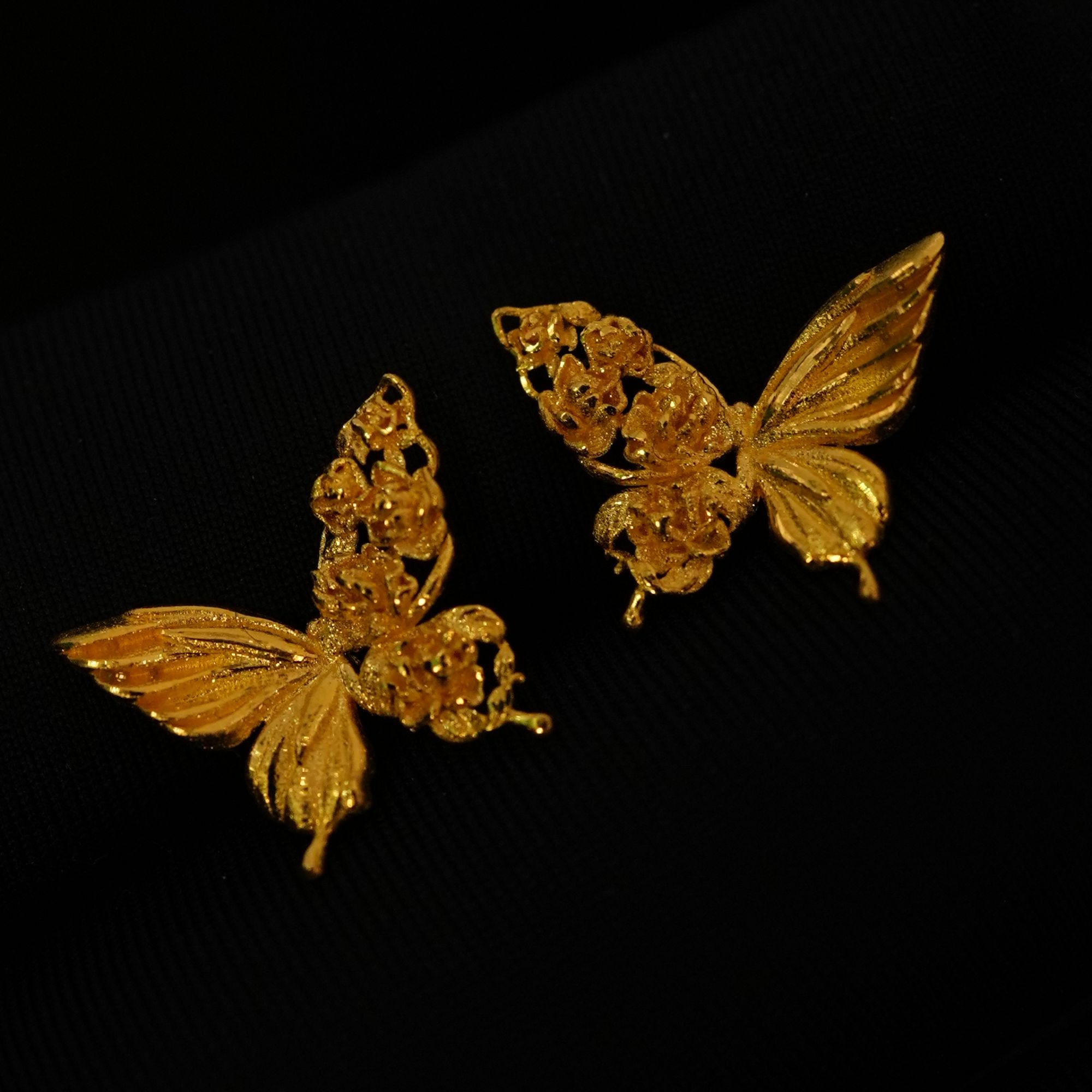 鳳喆錾刻镂空花丝工艺设计师款蝴蝶节婚嫁国风耳钉(一对)足金999