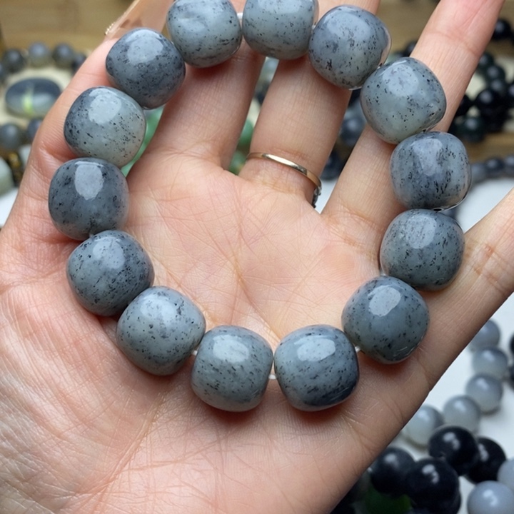 和田玉手串未镶嵌