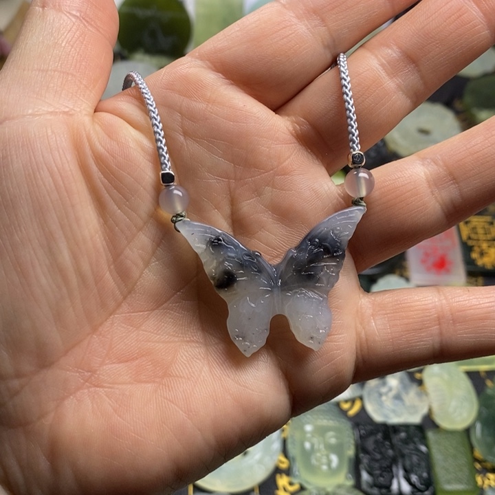 蛇纹石玉颈饰合金