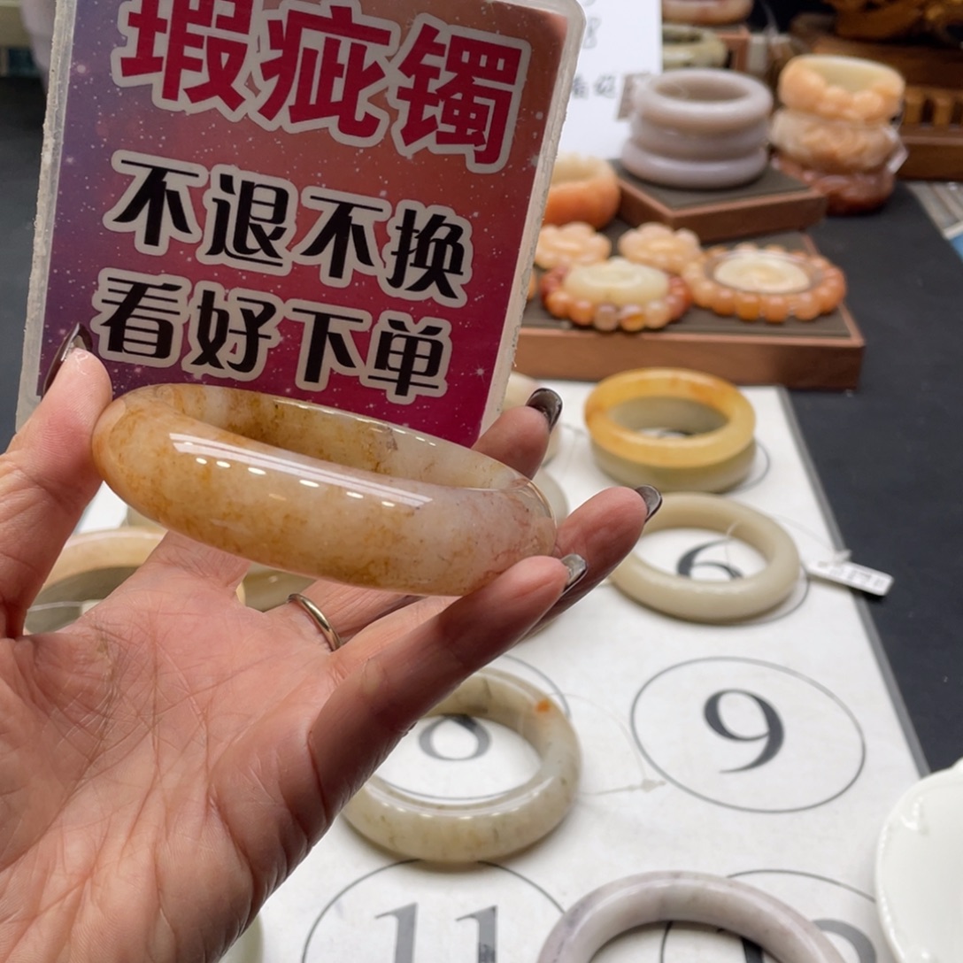 老***枪石英岩玉未镶嵌手镯