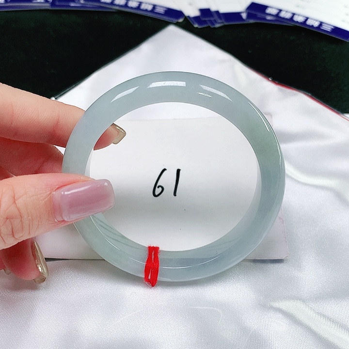 翡翠手镯未镶嵌翡翠手镯未镶嵌