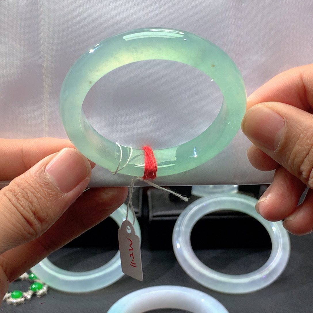 翡翠未镶嵌手镯正圈