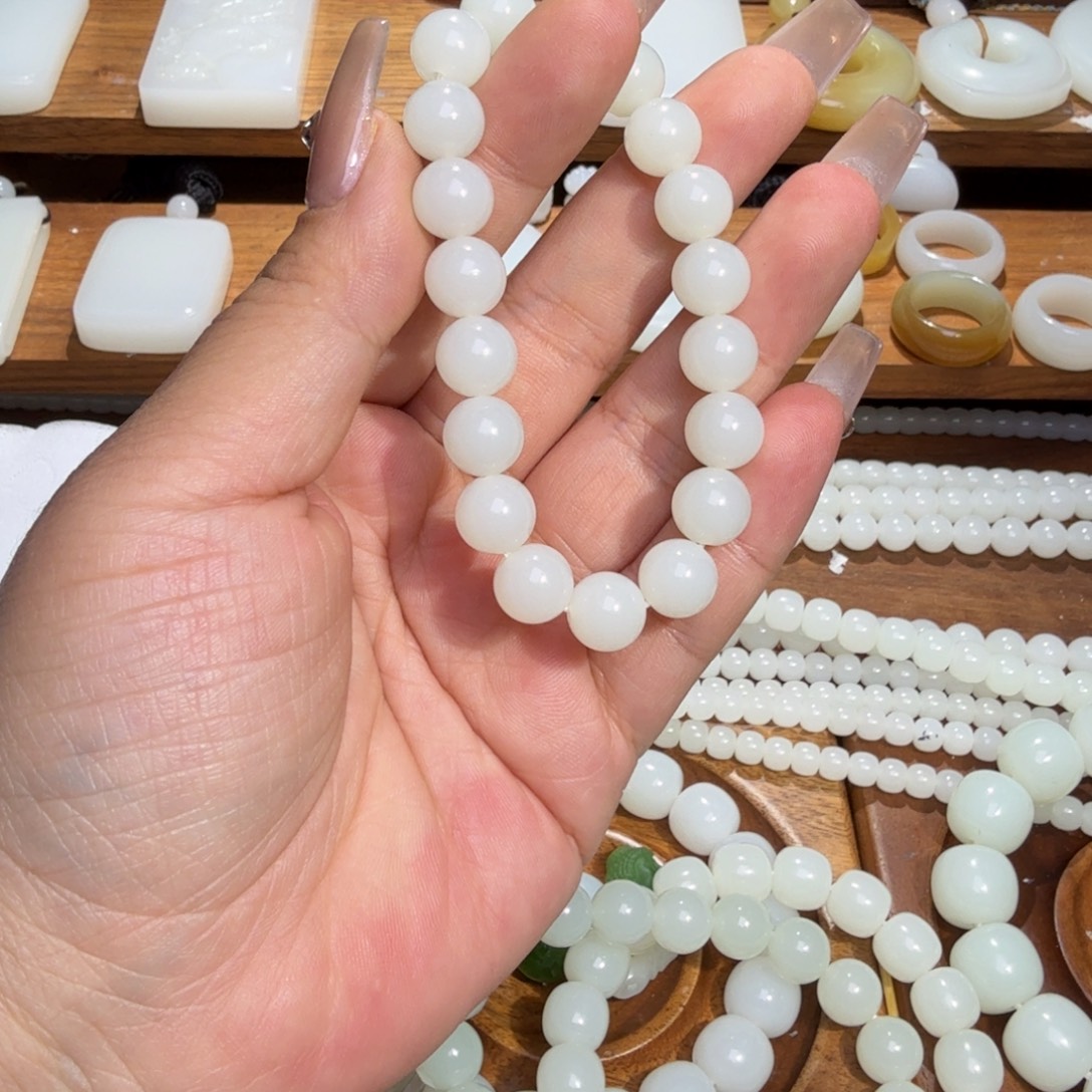 沙***海和田玉未镶嵌颈饰