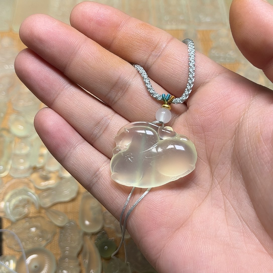 蛇纹石玉未镶嵌颈饰