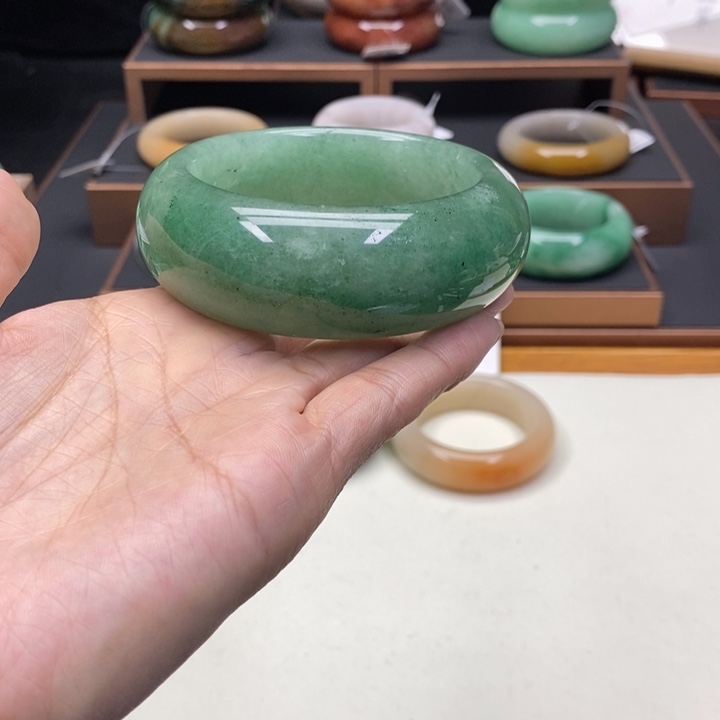 三***瘦石英质玉未镶嵌佘太翠