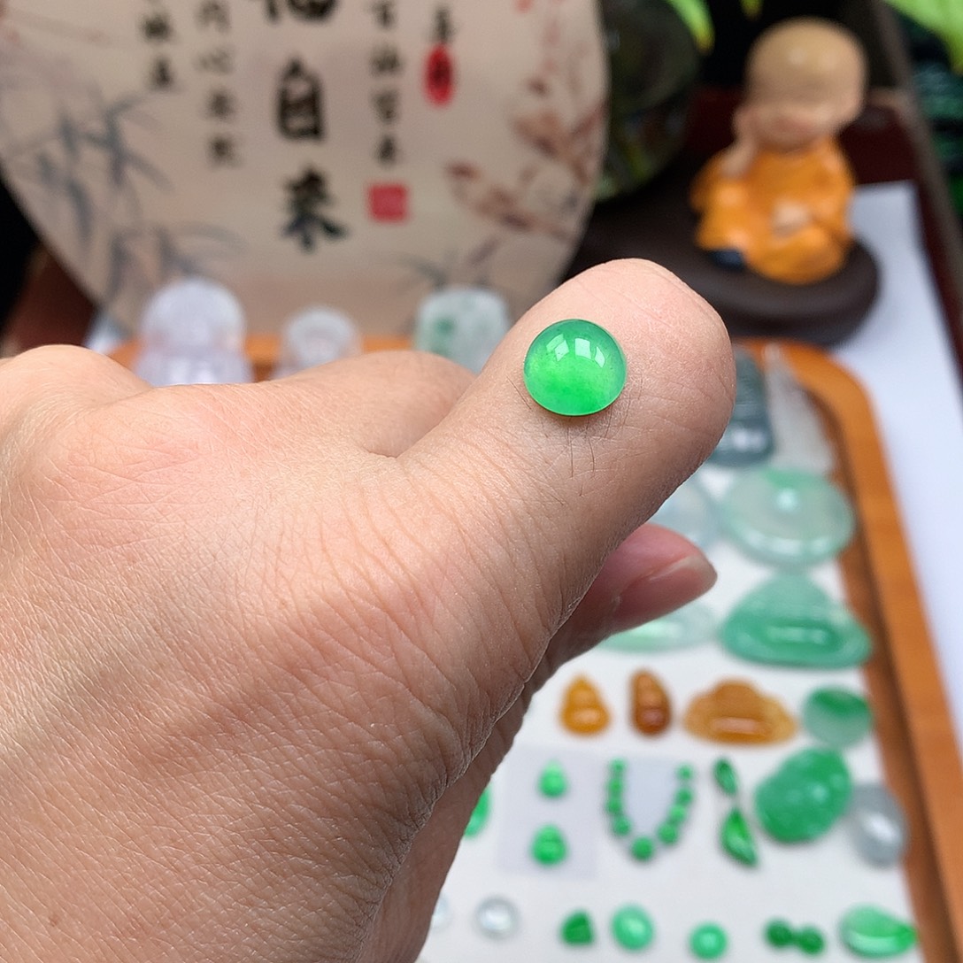 翡翠裸石缅甸天然A货翡翠阳绿蛋面