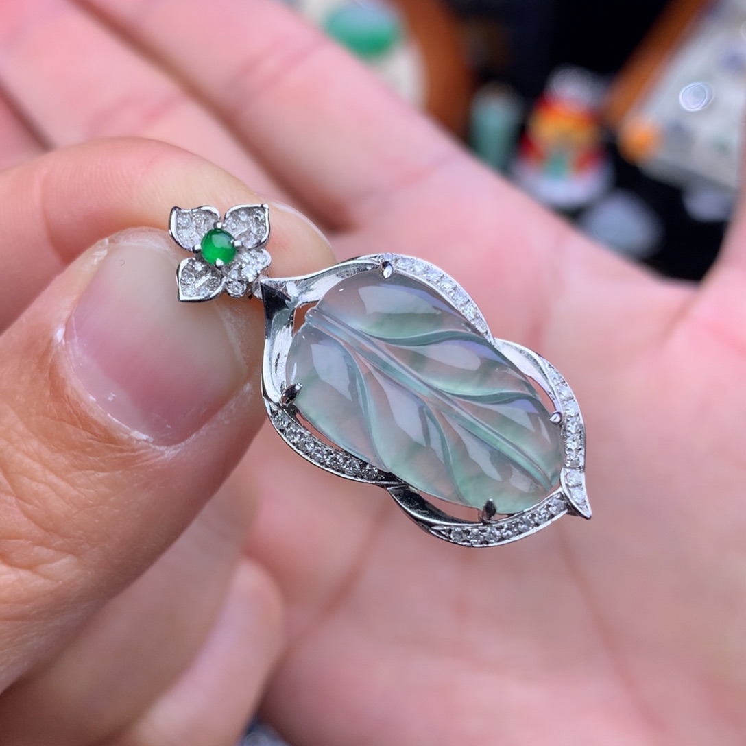 翡翠吊坠(不含链)18K金镶嵌