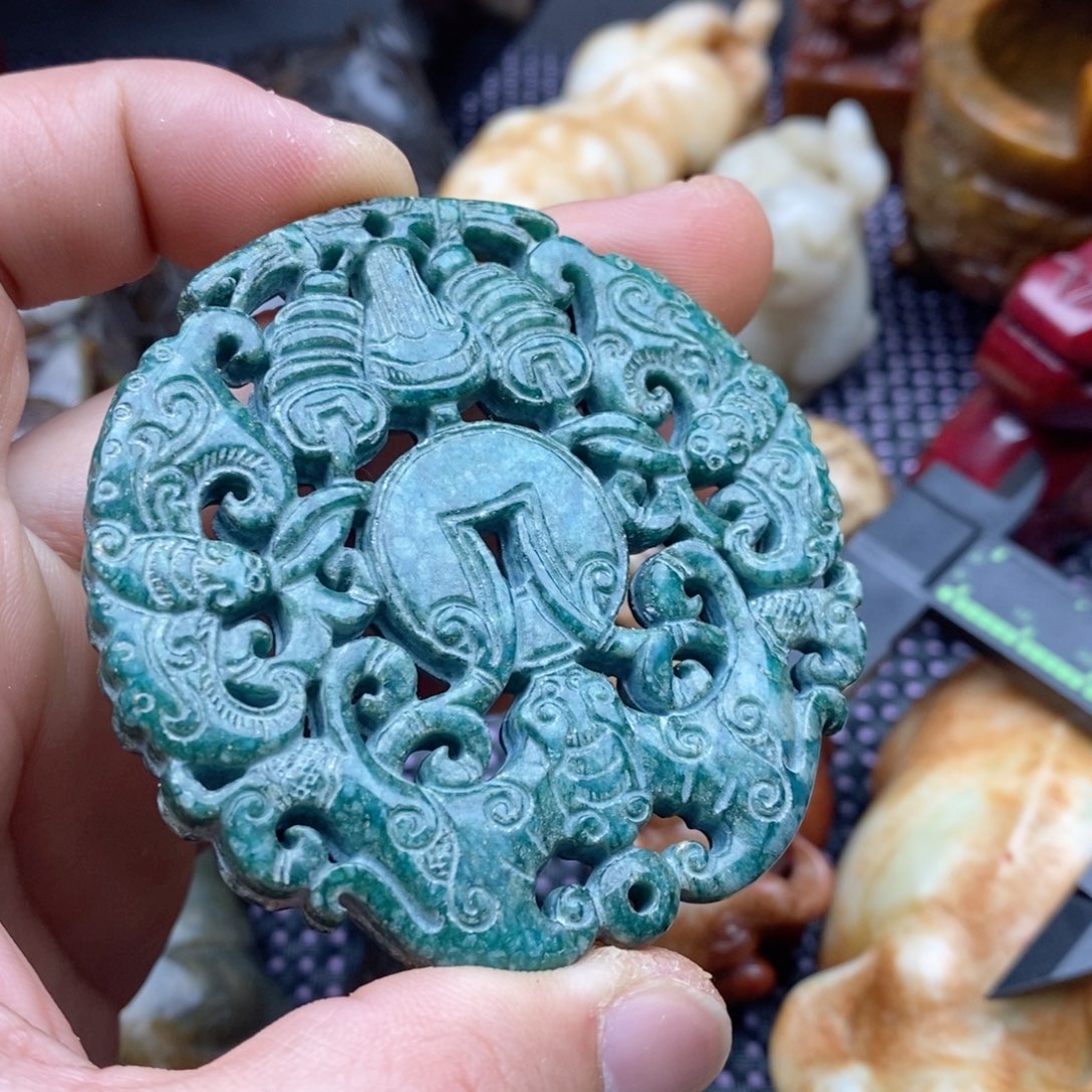 蛇纹石玉未镶嵌颈饰