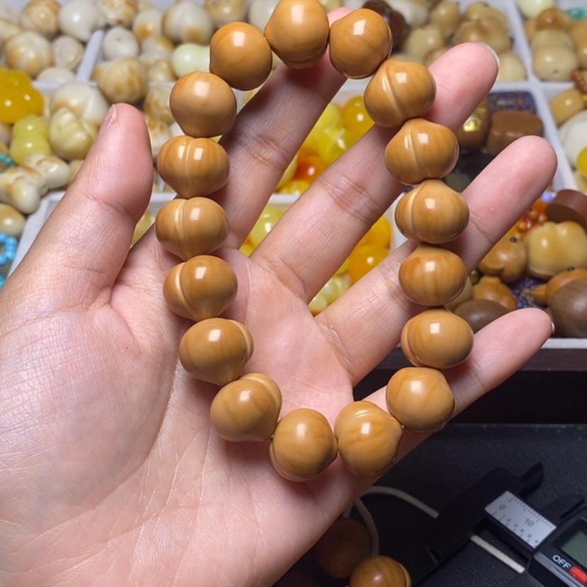 【闪购商品】吊坠猴头核桃风**虹光面16