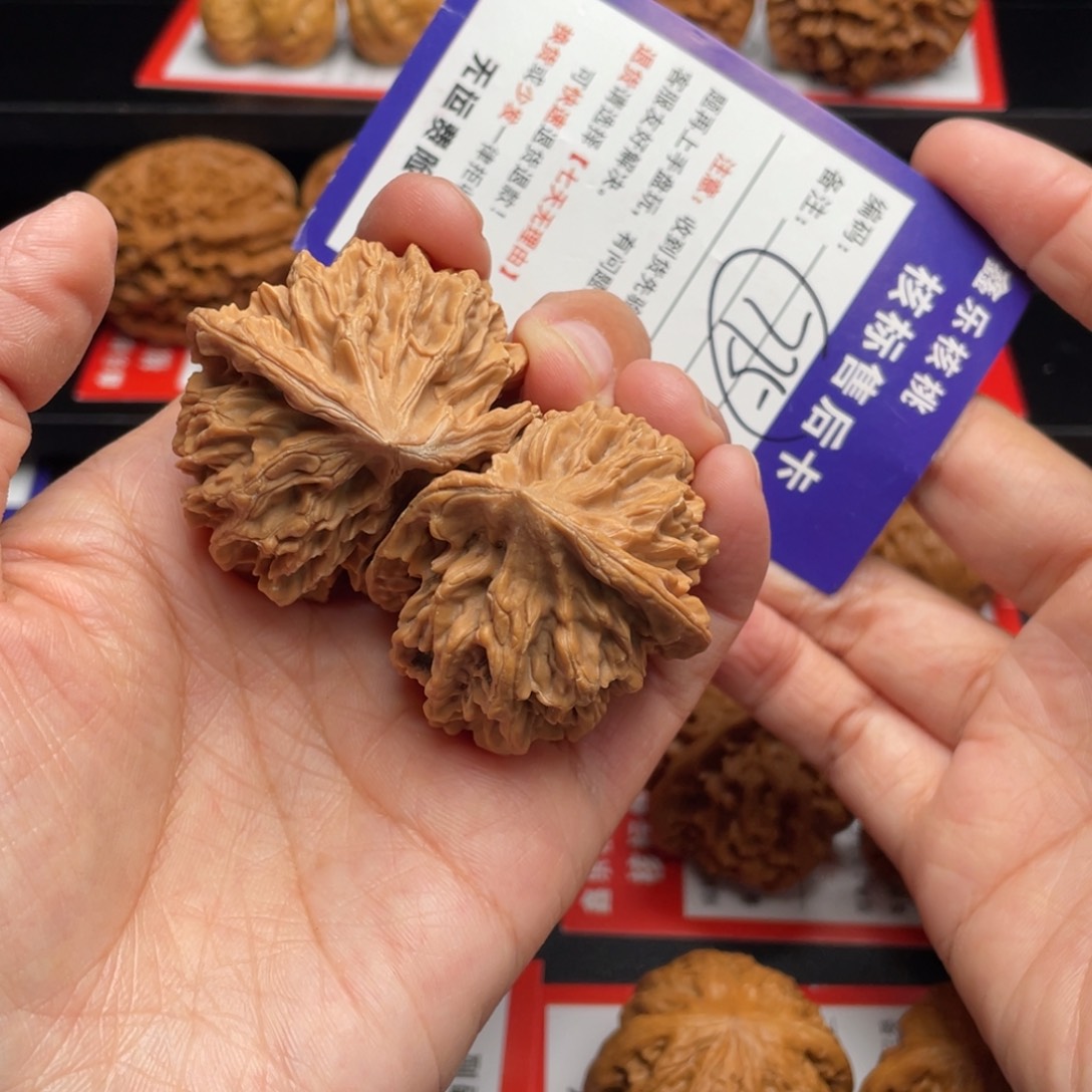 文玩核桃把件半壁异形