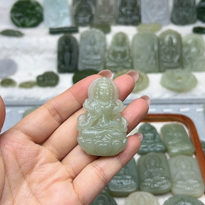 石英质玉颈饰合金B****?