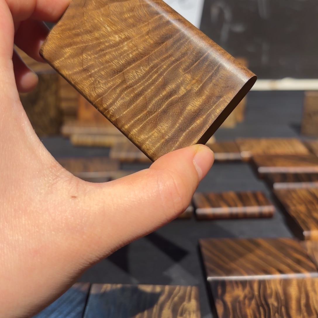 人***见金丝楠木无事牌一个