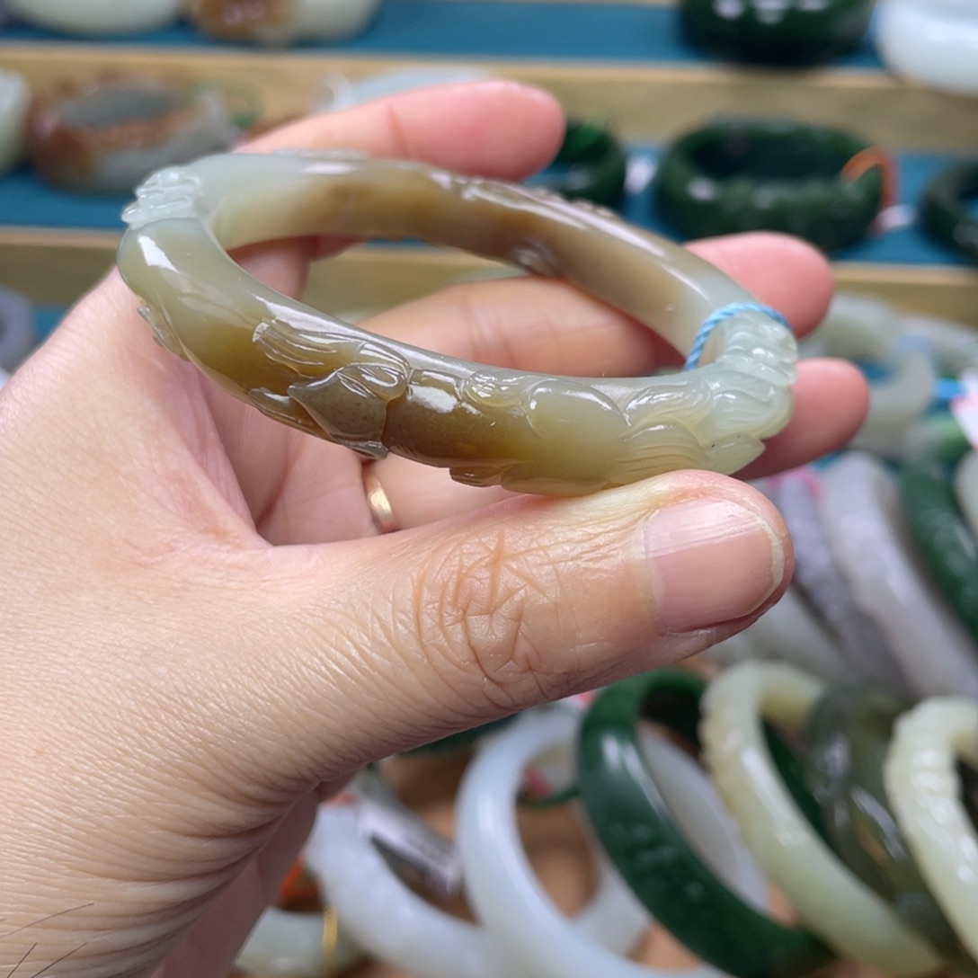 未镶嵌手镯和田玉