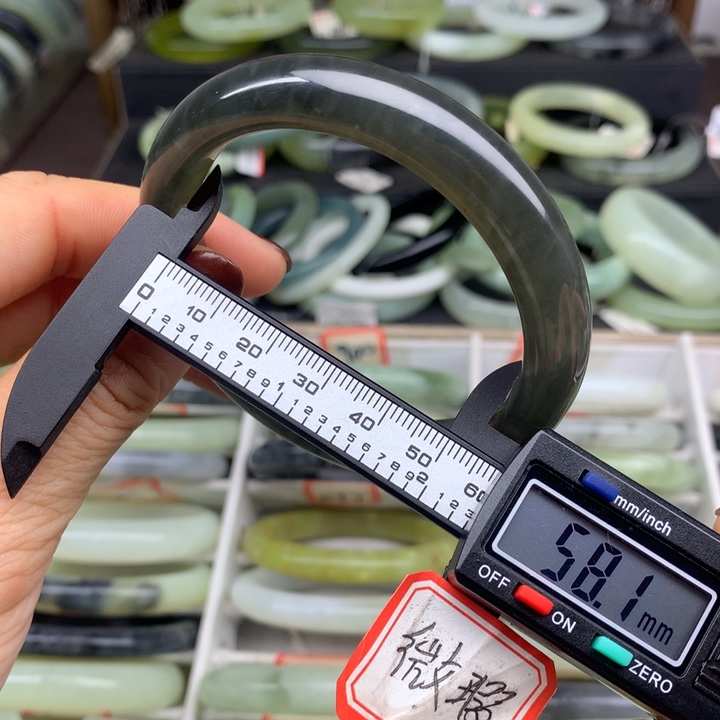 蛇纹石玉未镶嵌手镯895