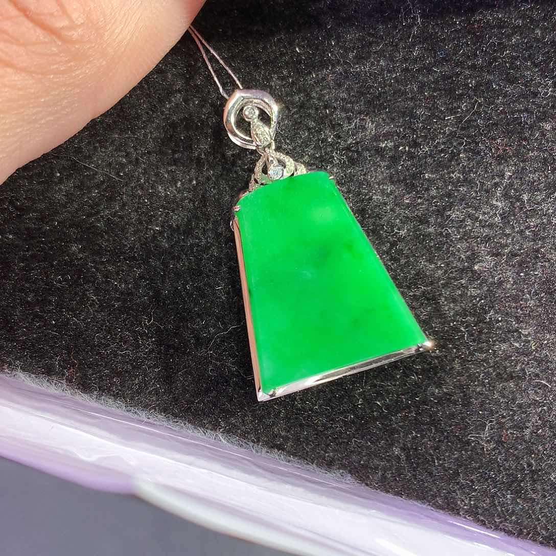 翡翠吊坠(赠链)18K金镶嵌