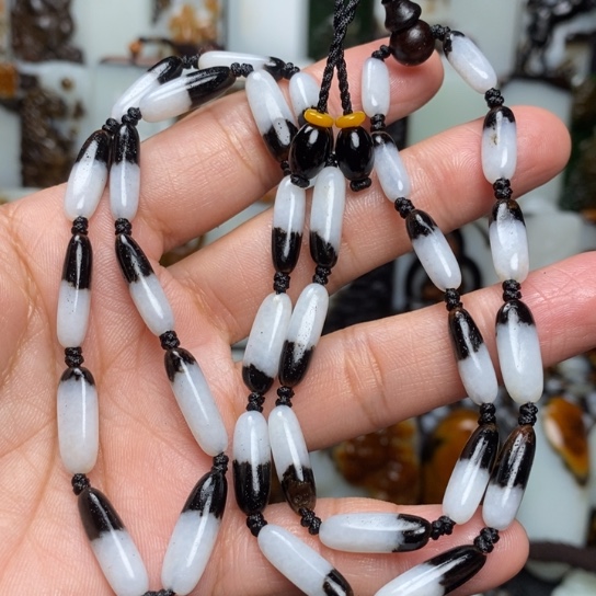 和田玉颈饰未镶嵌