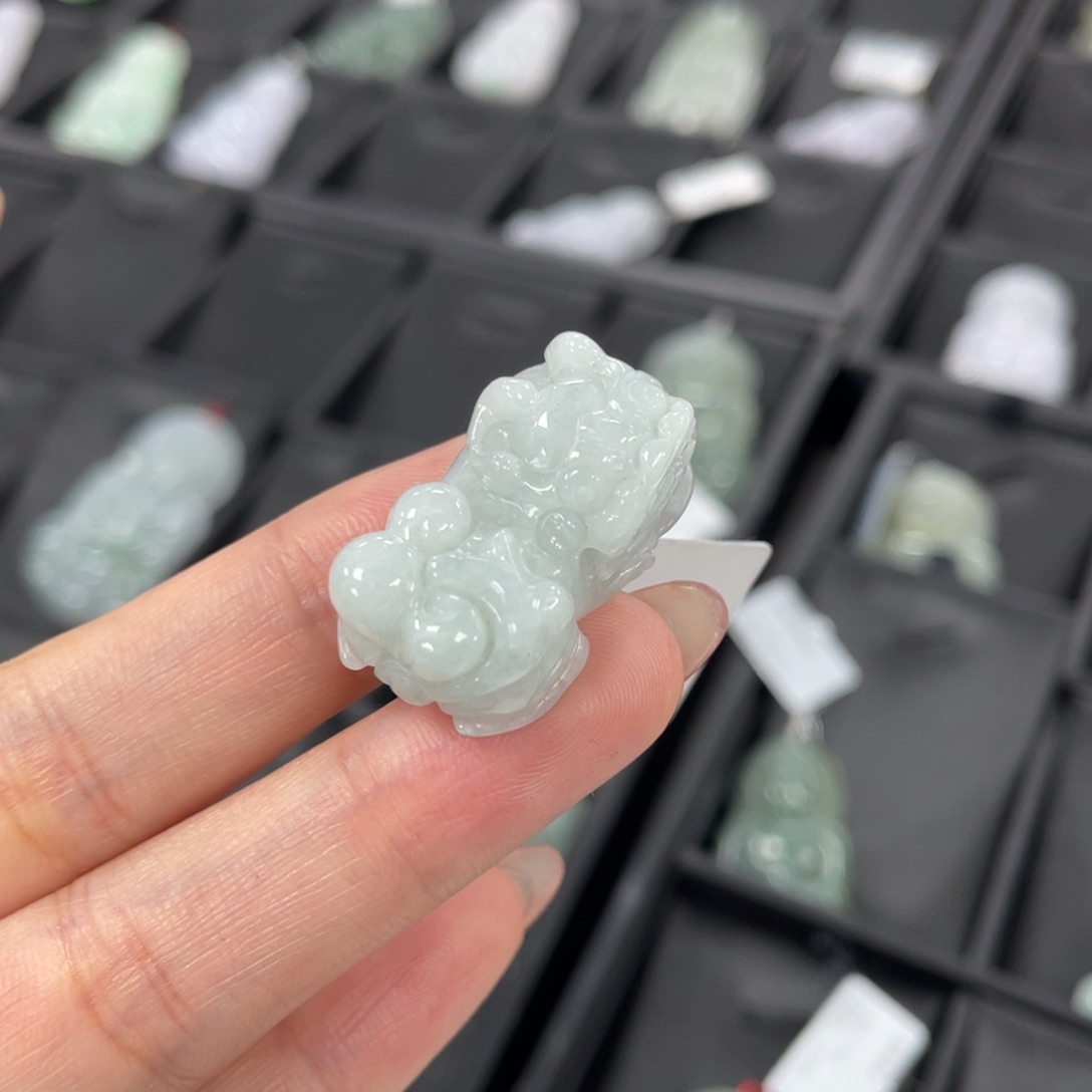 翡翠颈饰未镶嵌貔貅