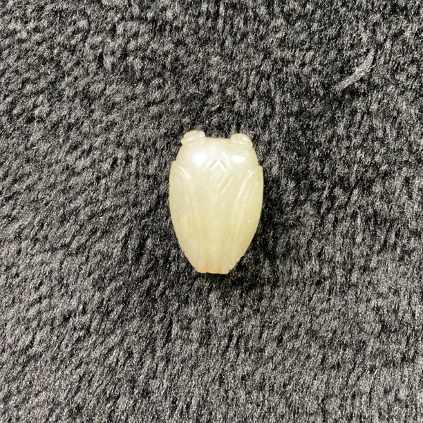 12C31 清 白玉圆雕蝉摆件