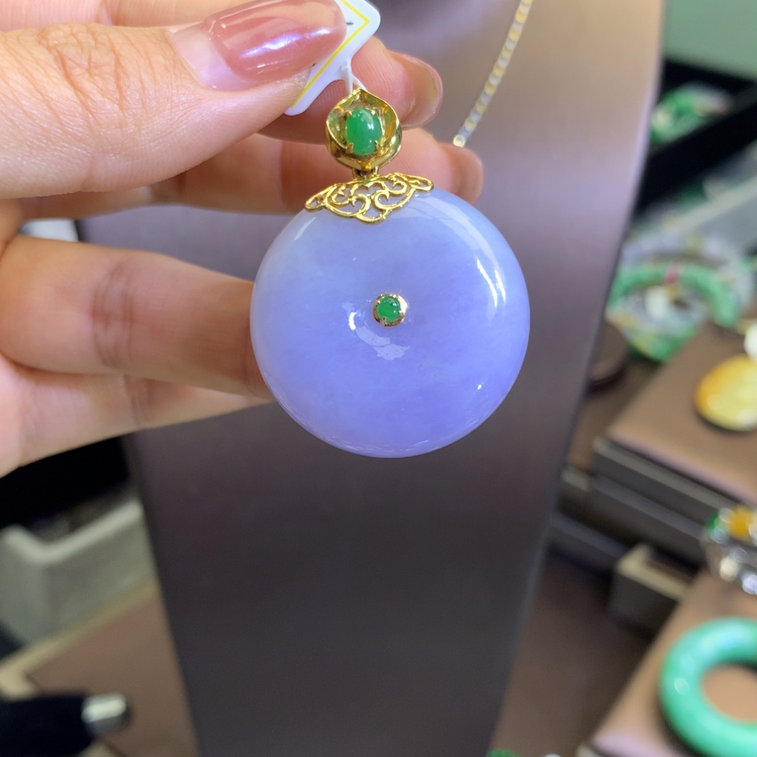 翡翠18K金镶嵌颈饰翡翠吊坠