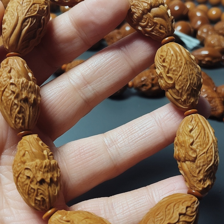 白菜，百财，橄榄核雕工艺