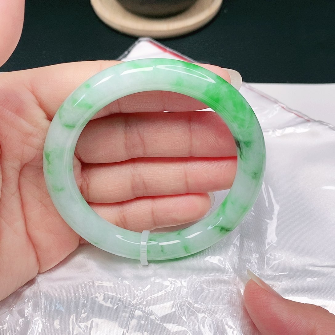 【闪购商品】翡翠手镯未镶嵌正圆57