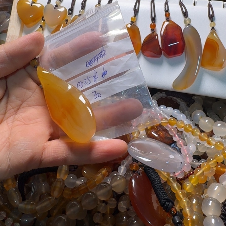 听***荷玛瑙/玉髓未镶嵌颈饰0025