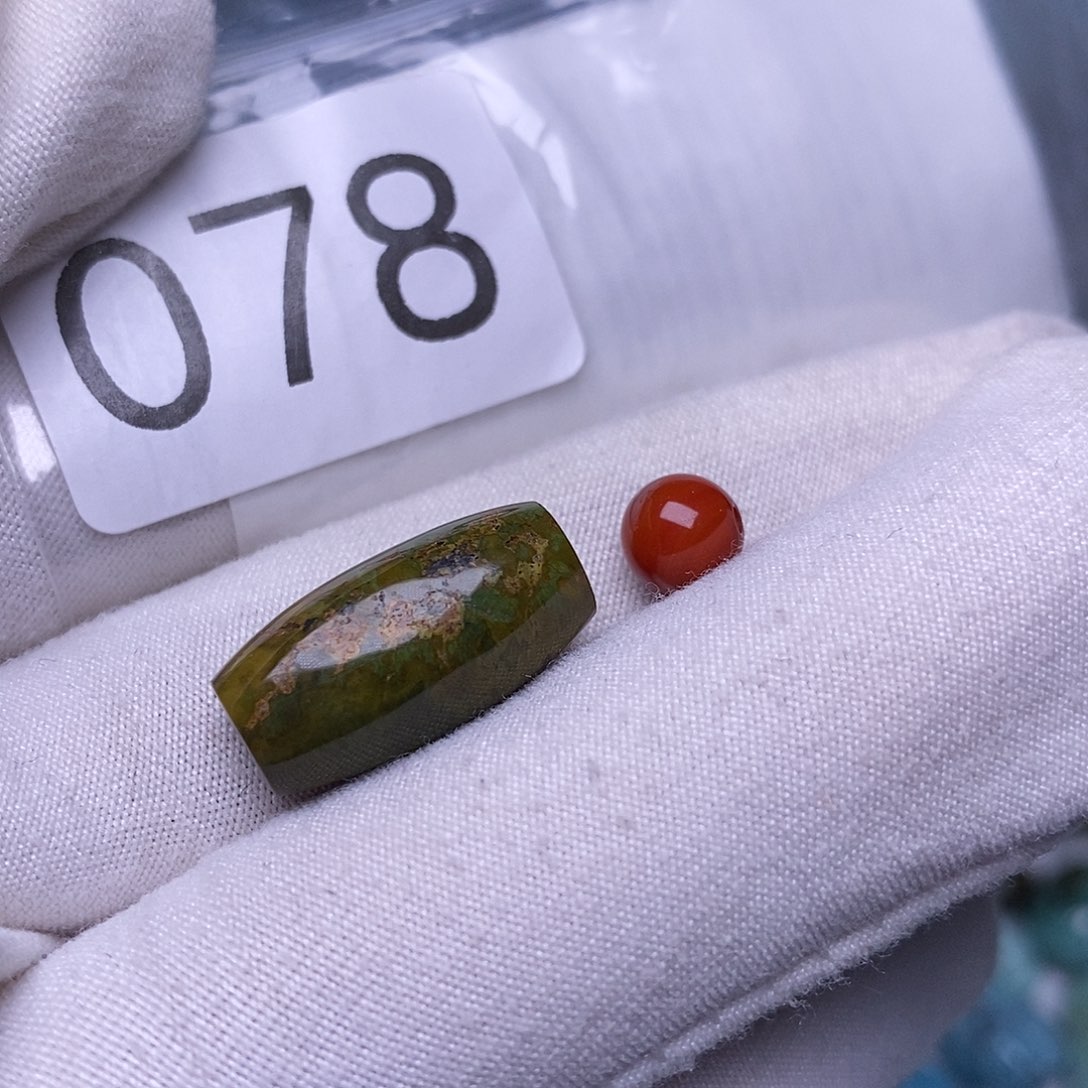 南红玛瑙未镶嵌珠宝奇石