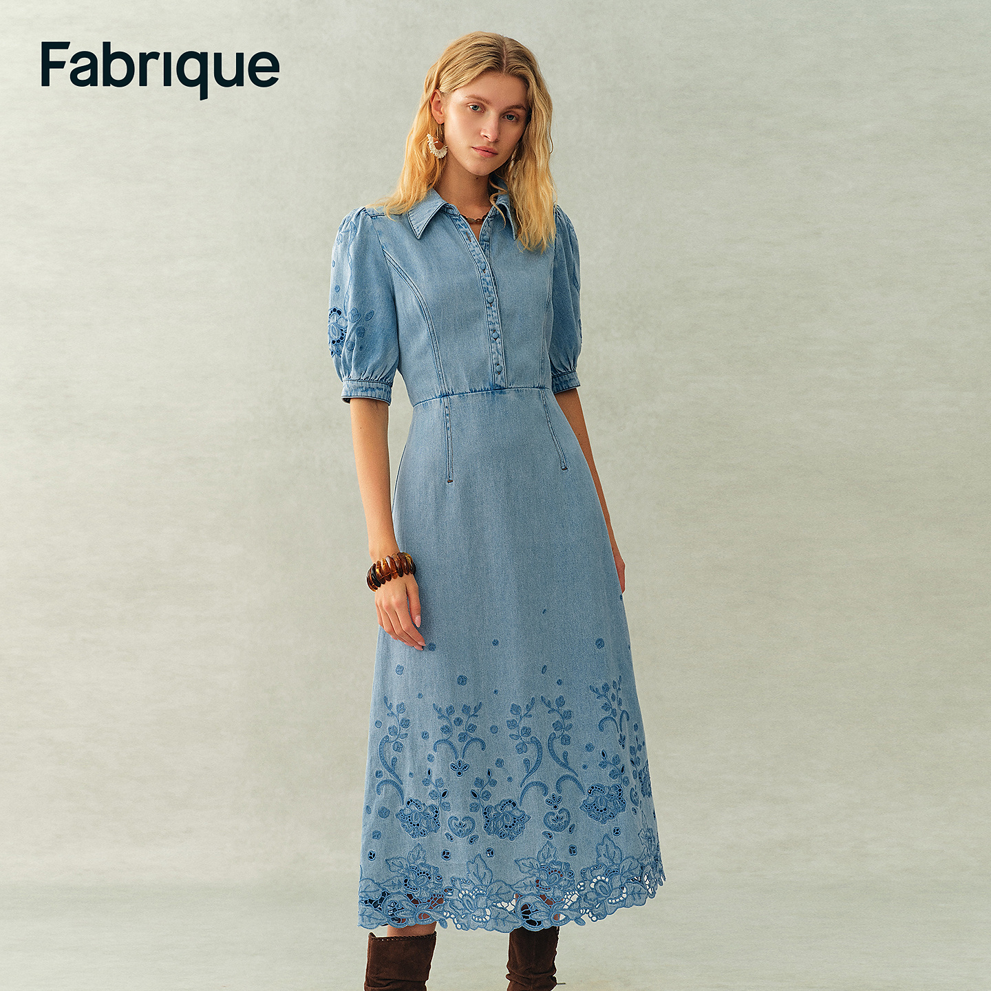 Fabrique Vinetta 水洗浅蓝棉麻镂空绣花法式泡泡袖牛仔连衣裙