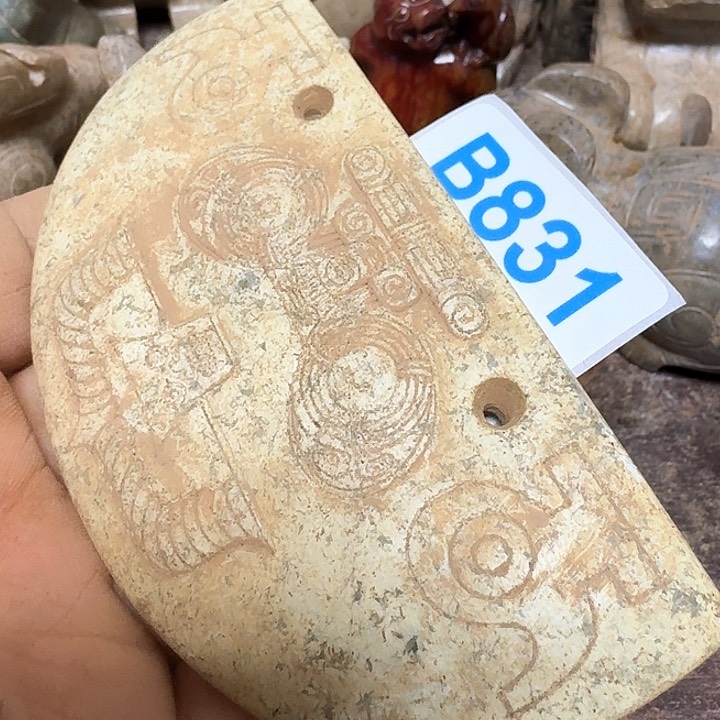 蛇纹石玉颈饰未镶嵌