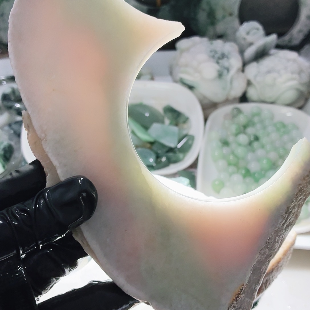 翡翠未镶嵌颈饰边角料