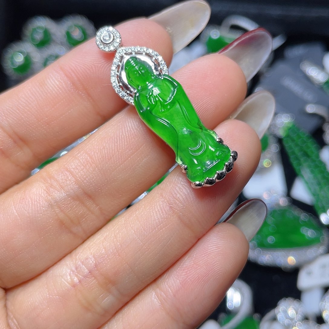 翡翠颈饰银S925镶嵌翡翠