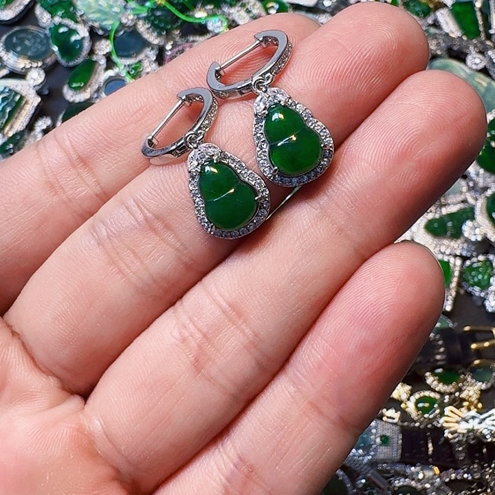 翡翠颈饰未镶嵌天然A货翡翠放漏