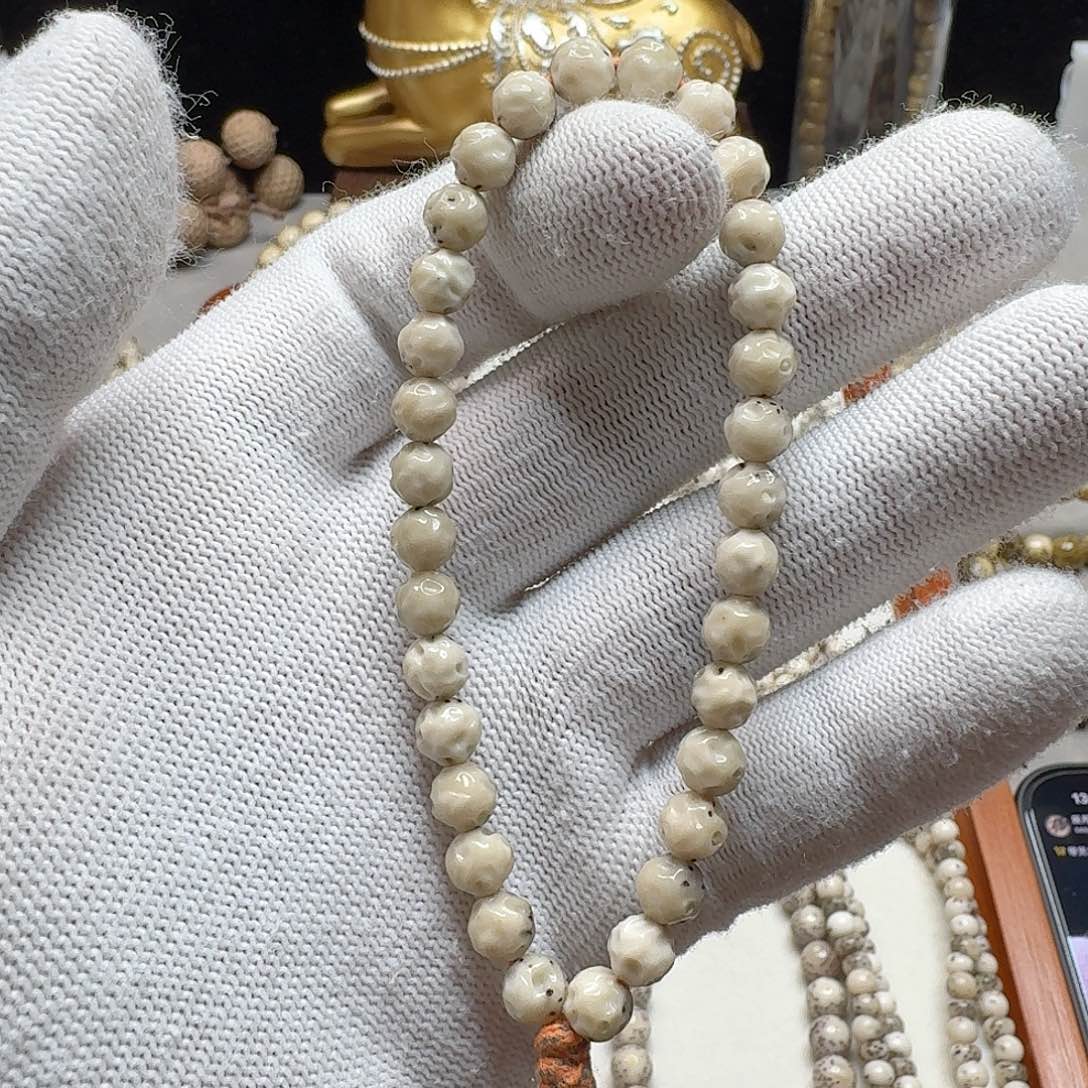 手串星月菩提石玉料6.7无相手持瓷白玉化料三分之二留白小细星