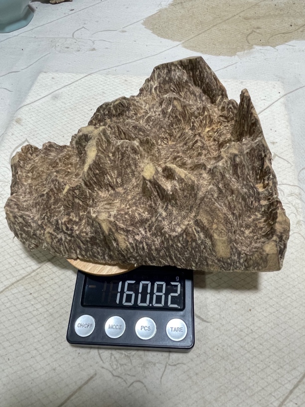 沉香古树黄油格160克，黄金油色，清香甜凉，上炉清雅，可做大佛珠。