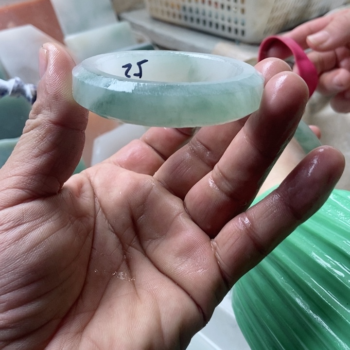 石英质玉手镯未镶嵌妖*加工定制
