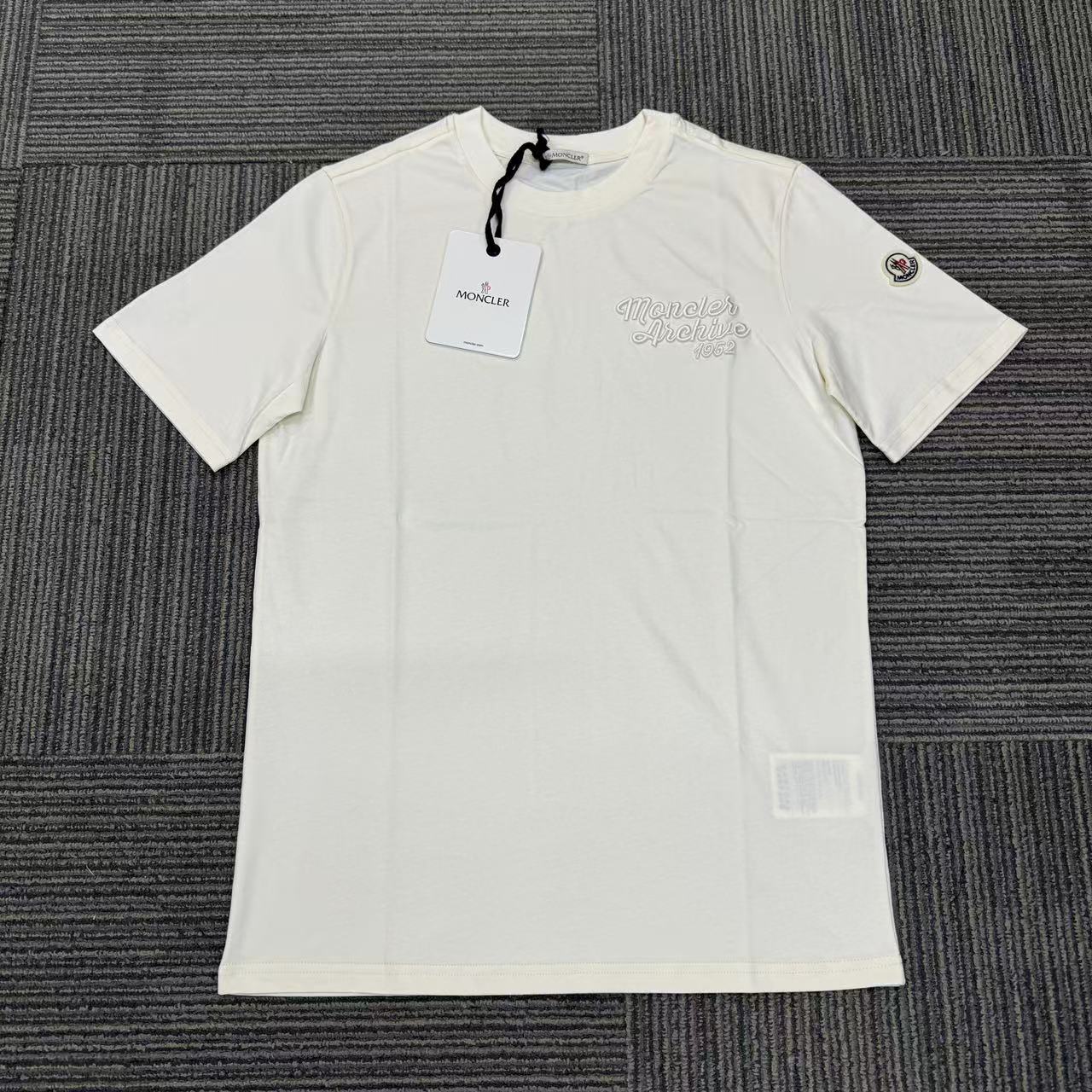 未使用 MONCLER 全新MONCLER蒙口刺绣短袖