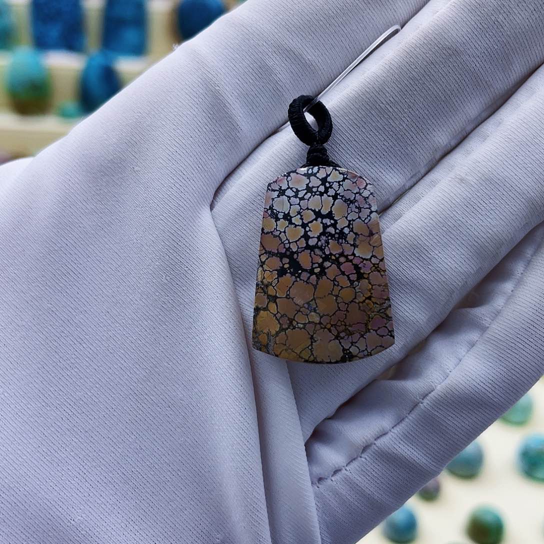 绿松石颈饰未镶嵌